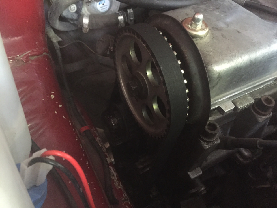 Замена сальников распредвала и коленвала, нижней шестерни ГРМ, ремня ...