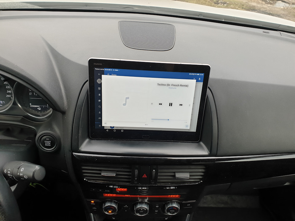 Как установить планшет в автомобиль вместо магнитолы и навигации
