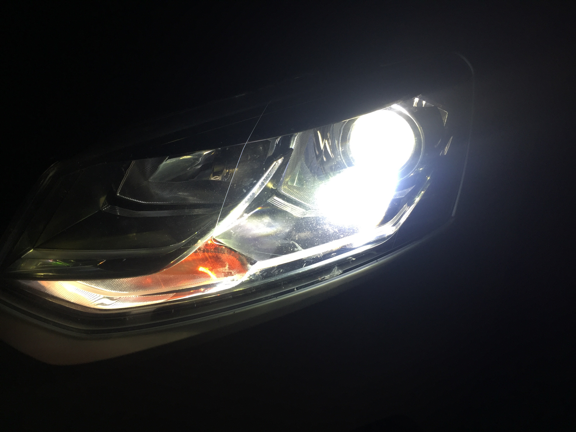 Модули в фары. Bi led поло седан 2019. Bi led линзы VW Polo. Bi led в поло седан. Bi led линзы Polo sedan.