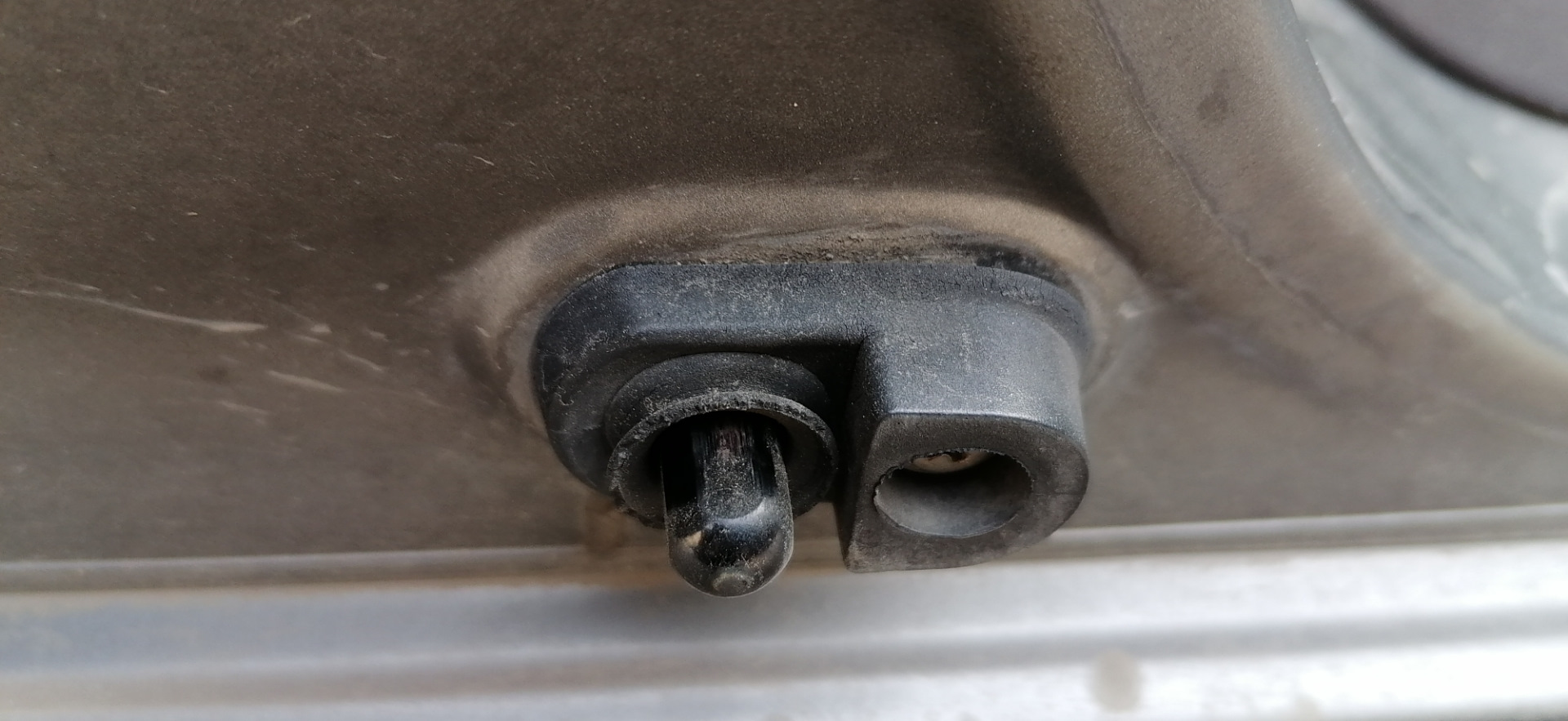 Пыльник концевика двери (мелочь а приятно) — Nissan Sunny (B13), 2 л ...