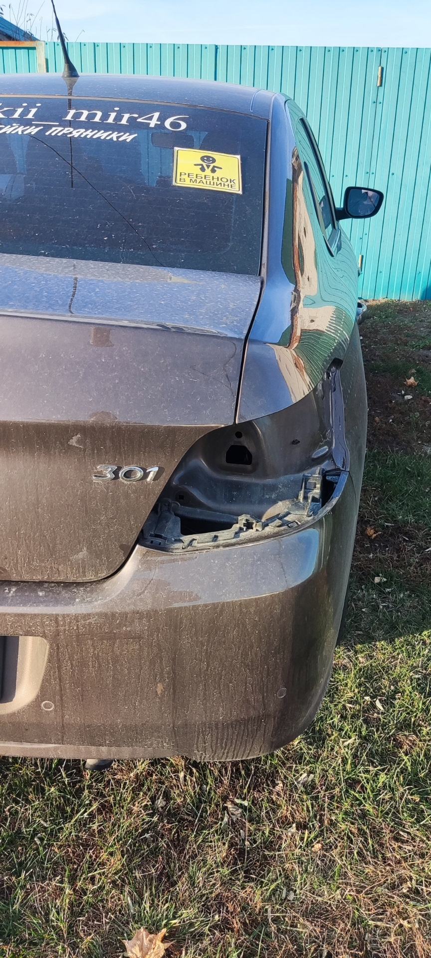 Потеет задний правый фонарь — Peugeot 301 (2012), 1,6 л, 2013 года ...