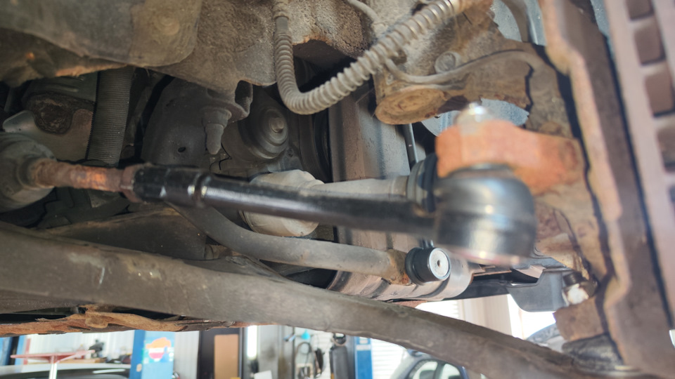 Вид с другого ракурса, совместно с новой тягой — KIA Rio (3G)