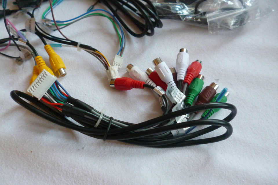 RCA – выходы под разные варианты инстала — Audi A8 (D2)