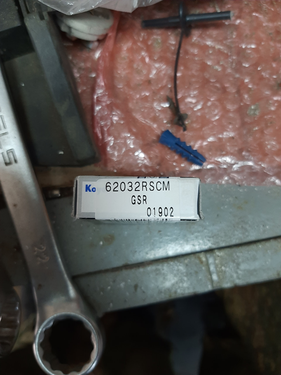 Замена подшипника ролика натяжителя — Honda Stream (RN1-5), 2 л, 2001 ...