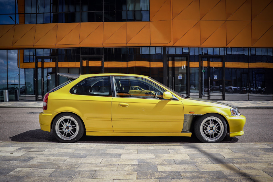 Желтый 6. Honda Civic ej1 желтый. Honda Civic 6 желтый. Honda Civic 2000 хэтчбек Yellow. Honda Civic 6 1.4 2000.