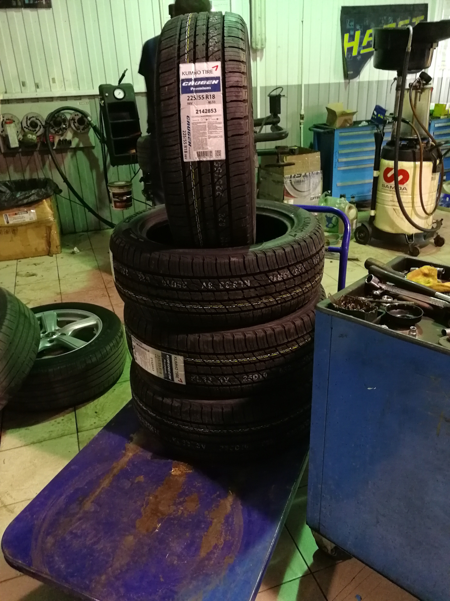 Шины kumho crugen отзывы. Kumho kl33. Кумхо Крюген премиум kl33. Кумхо 255/55/19. Шины Kumho ws51 255/55r19 111t.