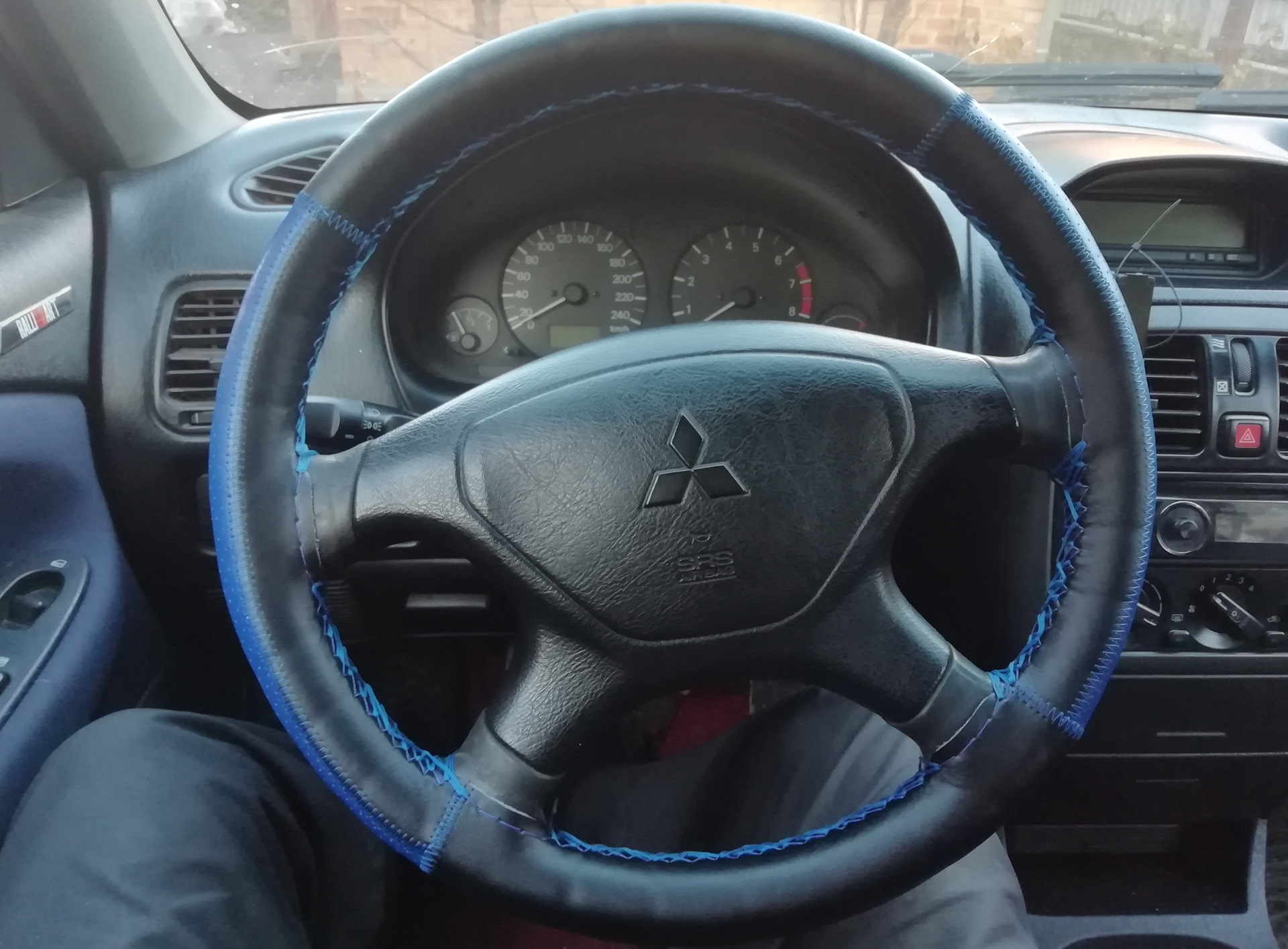Обшивка руля — Mitsubishi Carisma, 1,6 л, 2003 года | аксессуары | DRIVE2