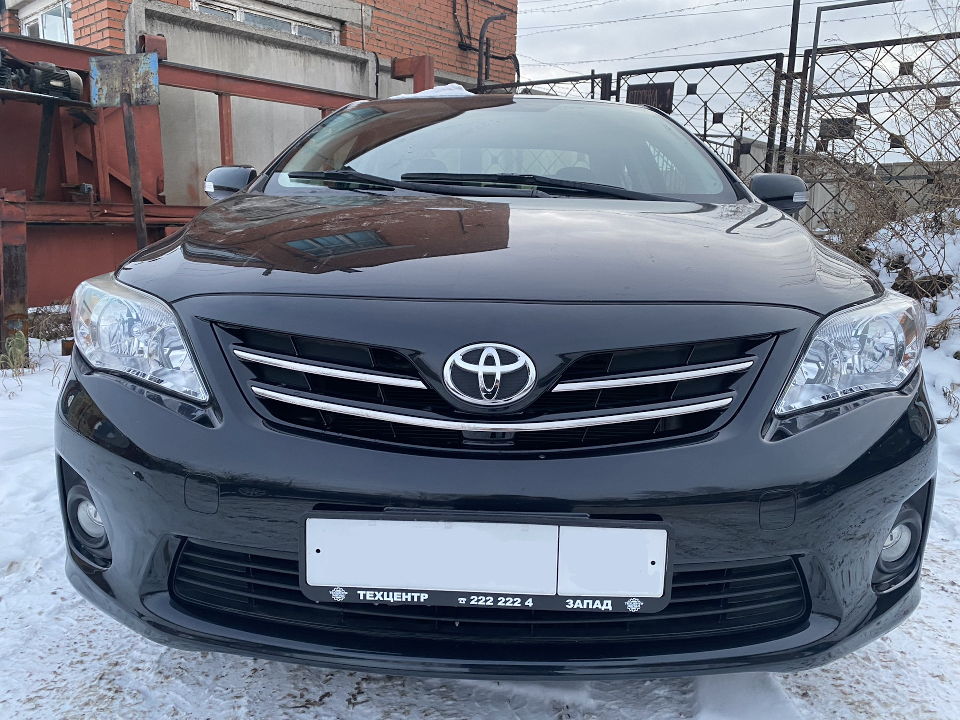 Решетка королла. Решетка радиатора Toyota Corolla 140. Тойота Королла 2008 г вставки решетки. Тойота Королла без решетки радиатора. Демонтаж решетки радиатора Corolla 140.