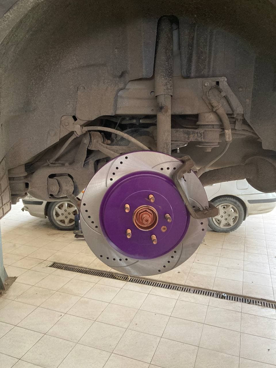 Замена задних тормозных дисков — Ford Explorer (5G), 3,5 л, 2015 года ...