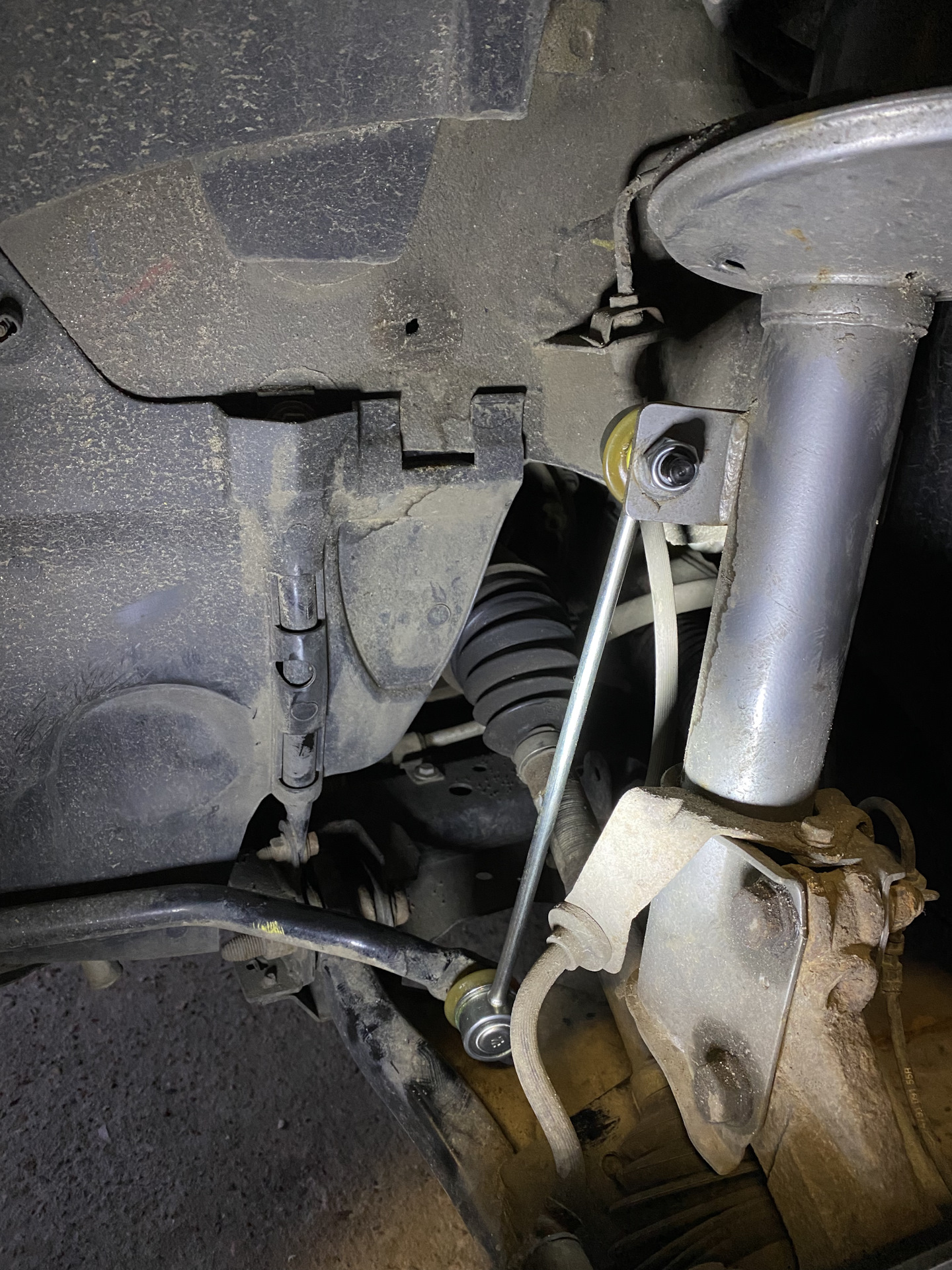 15. Заменил передние стойки стабилизатора. — Renault Duster (1G), 2 л ...