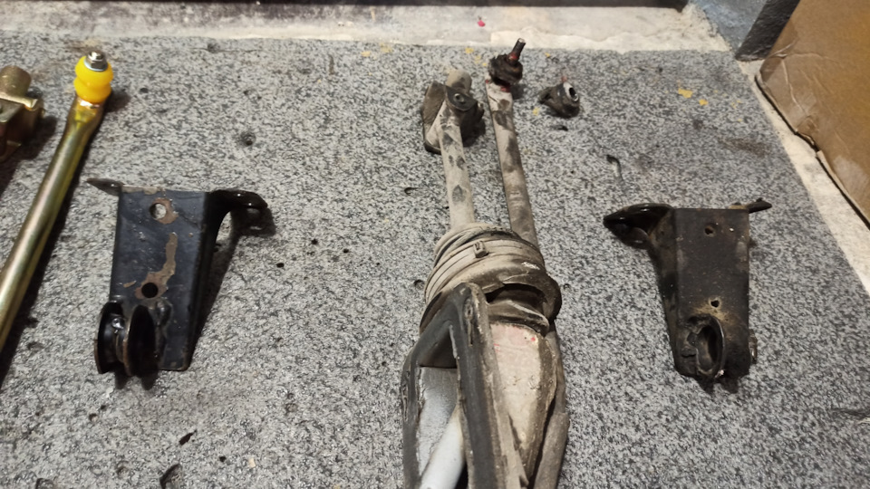 Новые запчасти на москвич святогор