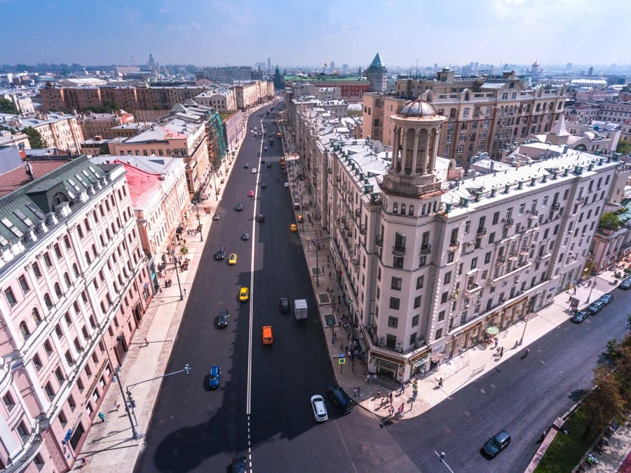 Ул тверская фото. Тверская улица Москва. Тверская Тверская улица панорама. Тверская улица 2010. Вид Тверской улицы в Москве.