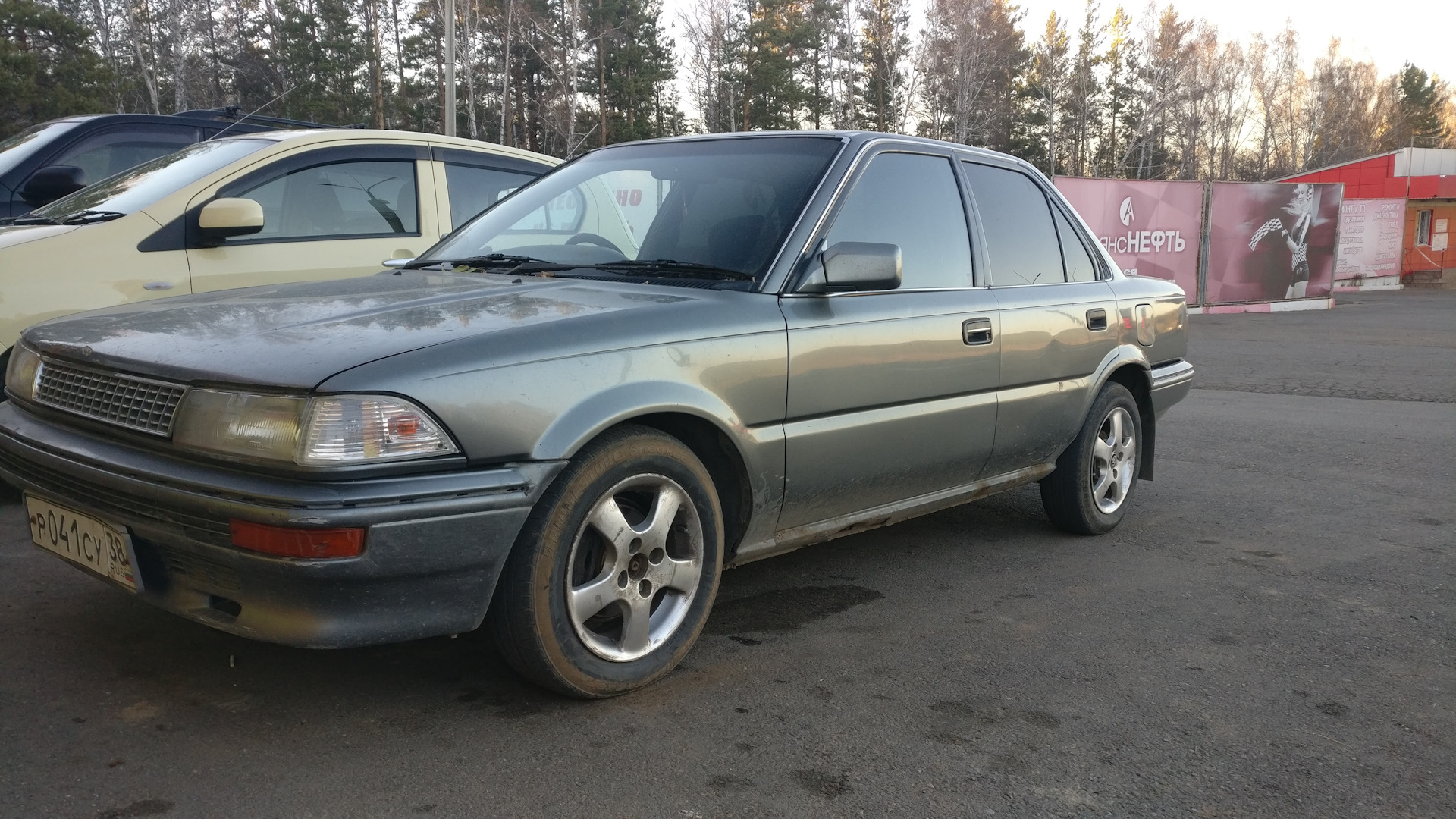 Обменять 100. Toyota Corolla vi (e90) 1987 - 1993 седан.