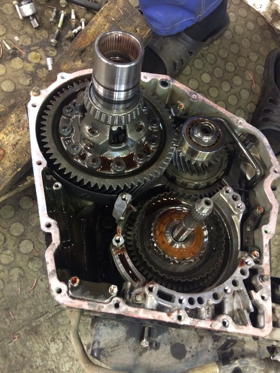 Xc70 2006г 2,5T AW55-51AWD Течь сальника масленного насоса акпп ...