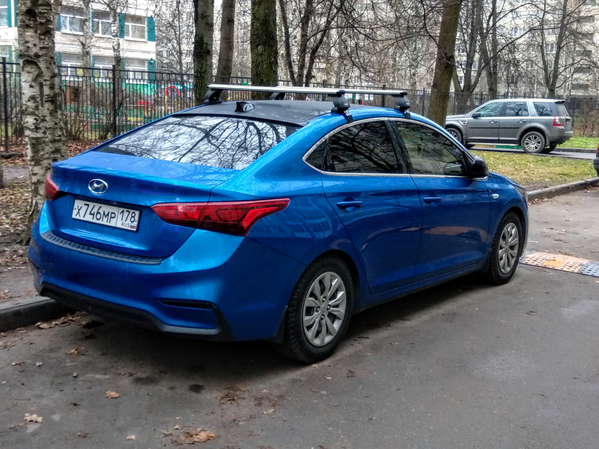 Hyundai lux. Багажник Солярис 2. Hyundai Solaris 2 багажник. Рейлинги Хендай Солярис 2. Рейлинги на Хендай Солярис 2017.