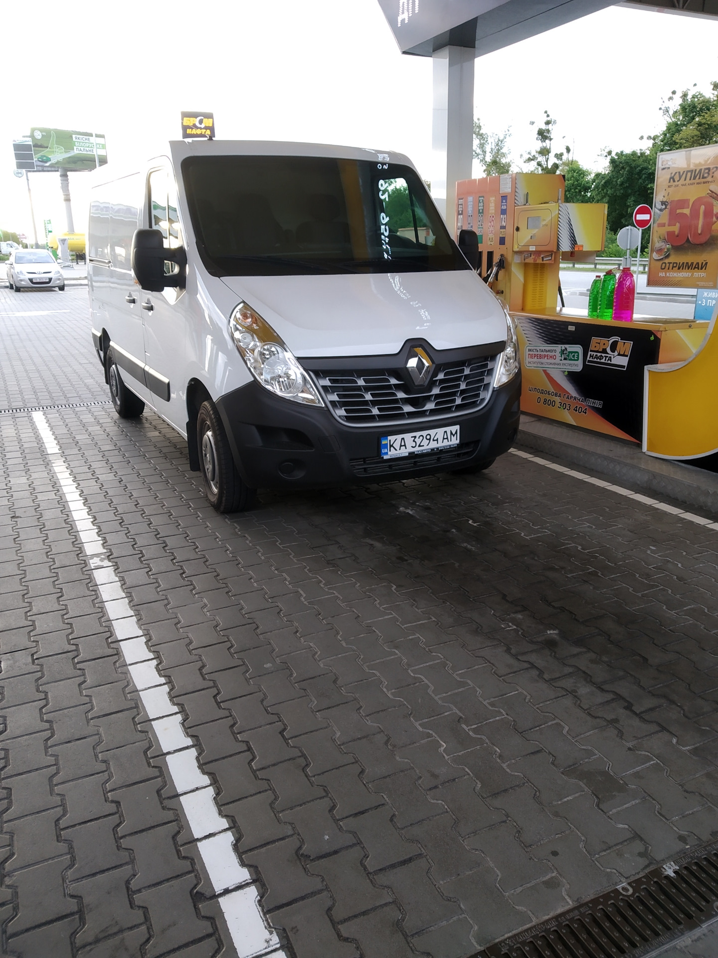 Из грузового в пассажирский. Врезка стекол. — Renault Master (3G), 2,3 л,  2019 года | тюнинг | DRIVE2