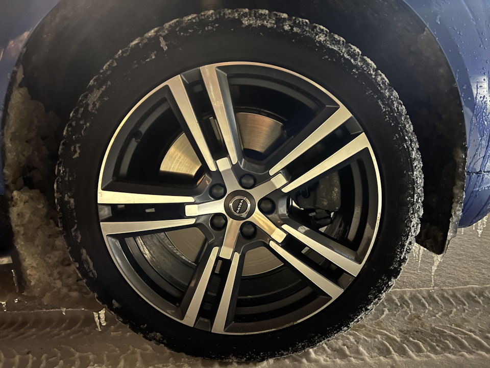 Шины зимние шипованные Nokian 245/45 R20, литые диски Volvo oe 8Jx20 ...