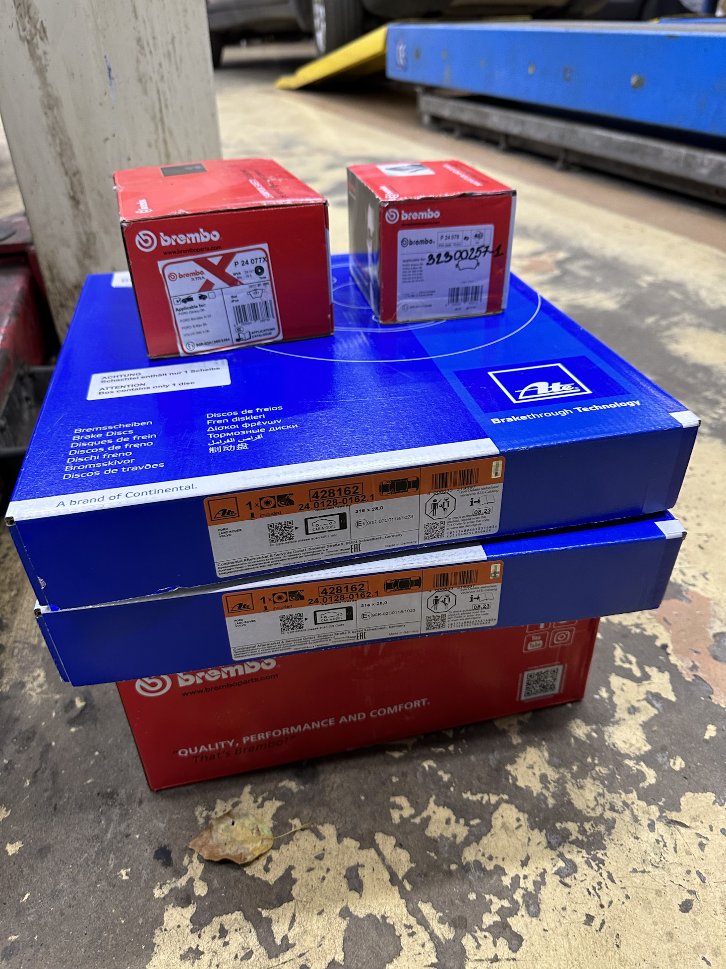 #14. Замена тормозных дисков и колодок — Volvo S60 (2G), 3 л, 2011 года ...