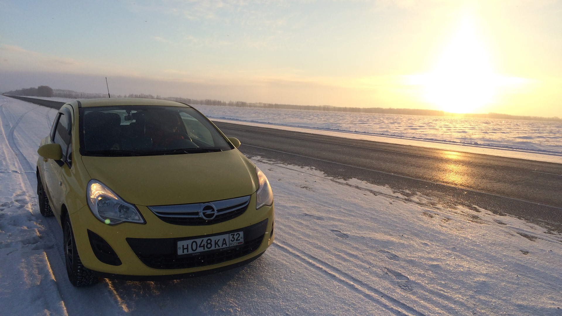 Корса калуга. Опель Корса зимой. Opel Corsa зимой ночью. Опель Корса фото зимой. Разбитый Опель Корса зимой.