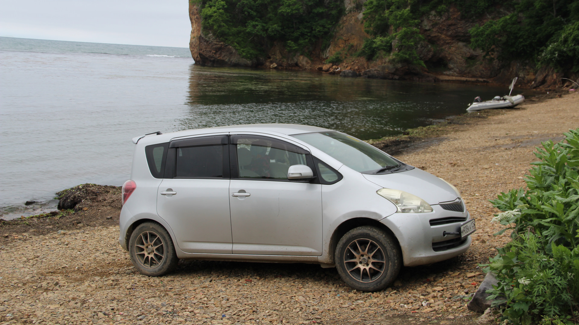 Toyota Ractis. Тойота Рактис SCP 100.