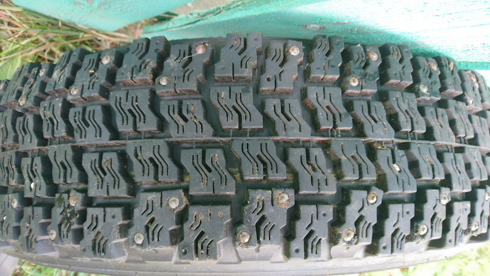 Широкие ламели хорошо цепляются за траву, но и камни в себя собирают… — Lada 4x4 3D