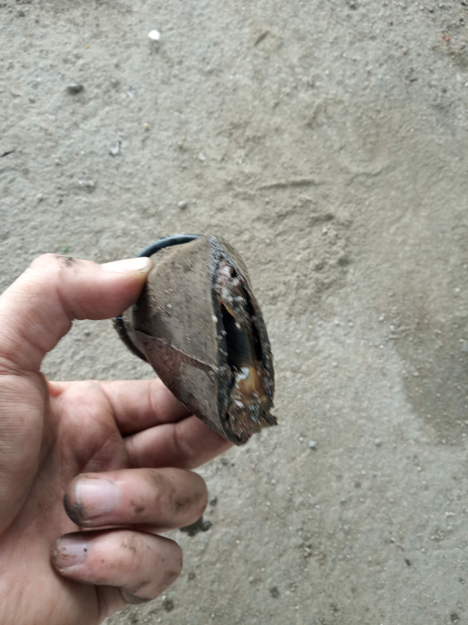 А вот такое узкое все забитое выходное отверстие… — Lada Vesta (1G)