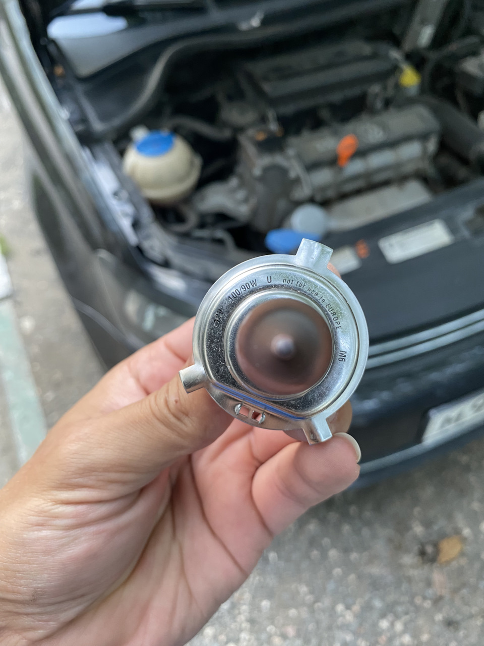 2)Газовые упоры капота и др. — Volkswagen Polo Sedan, 1,6 л, 2011 года ...