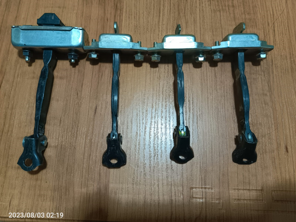 Ограничители дверей. — Toyota Prius (20), 1,5 л, 2010 года | другое ...