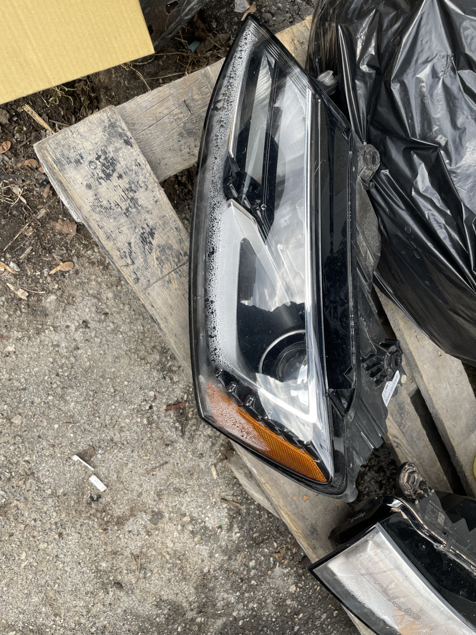 22. Устранил запотевание фары — Volkswagen Jetta Hybrid, 1,4 л, 2014 ...