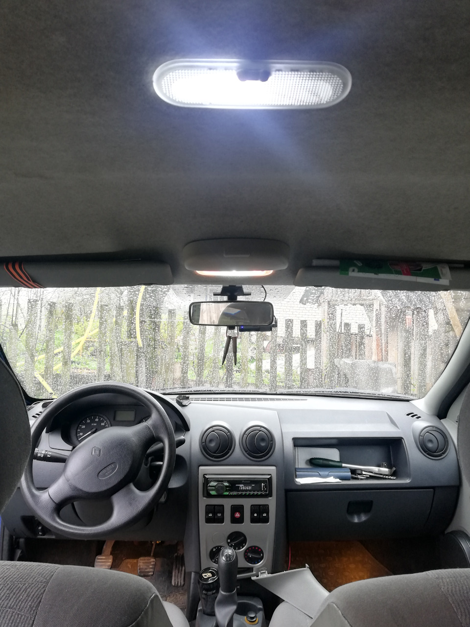Долгожданный плафон для заднего ряда. — Renault Logan (1G), 1,6 л, 2008 ...