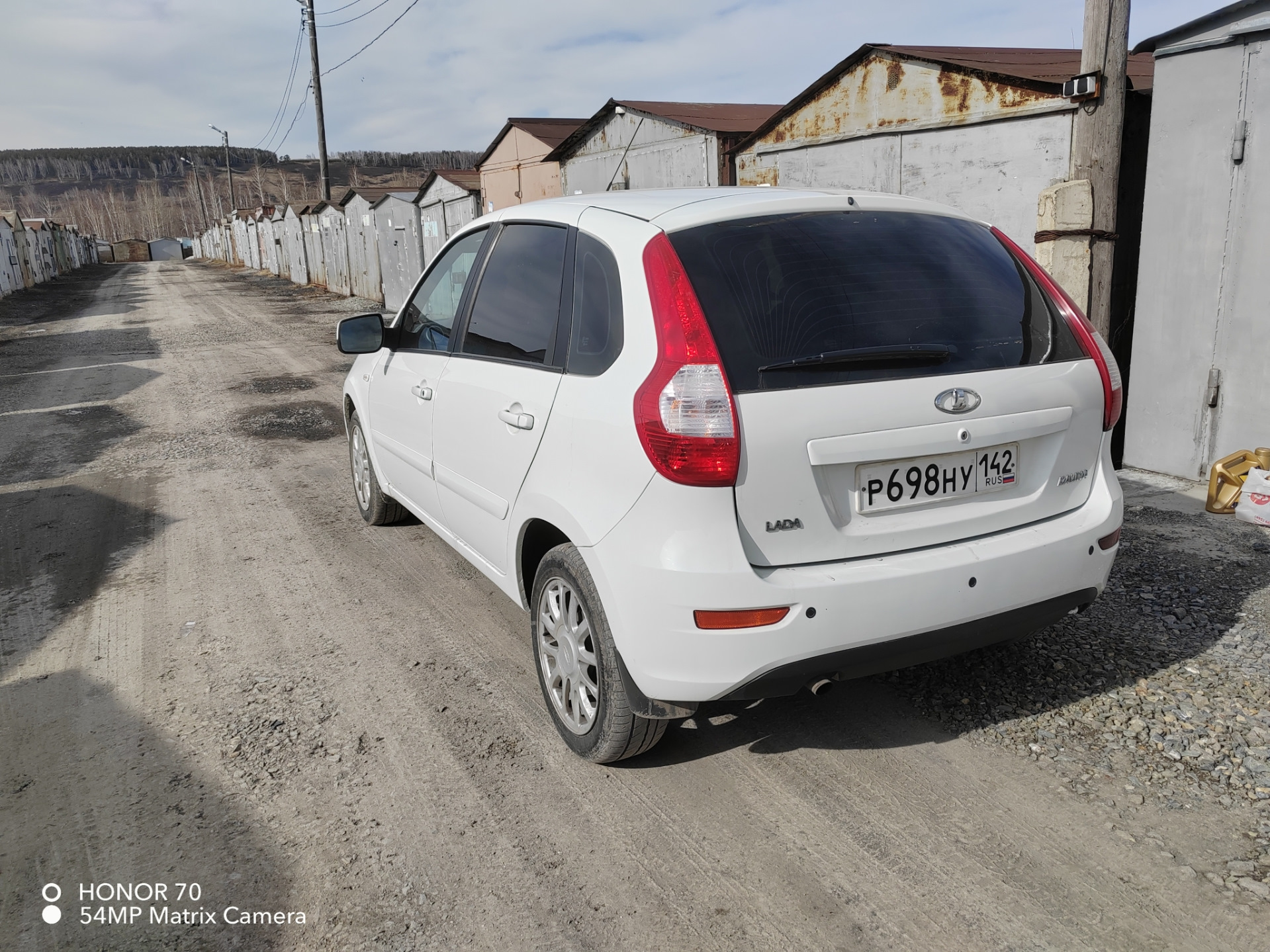 Переобул на лето. Рамка номерная задняя силиконовая белая — Lada Калина ...