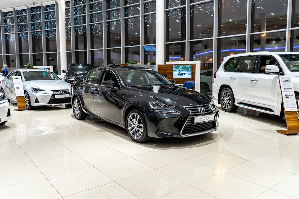 Этот спортивный седан создан, чтобы показать Вам настоящий драйв ...