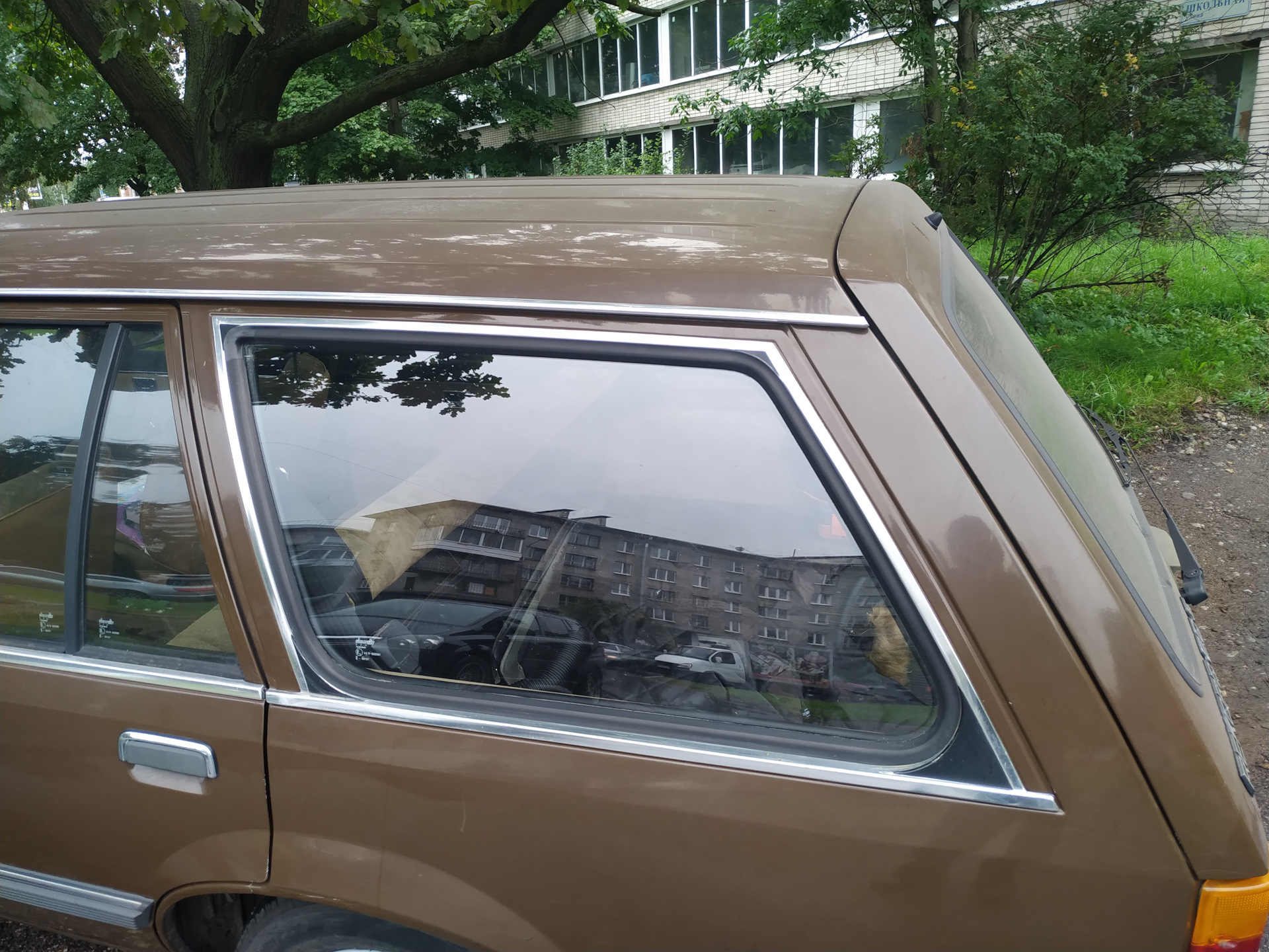 Хром-пакет: боковые стекла багажника — Opel Rekord E, 2 л, 1983 года ...