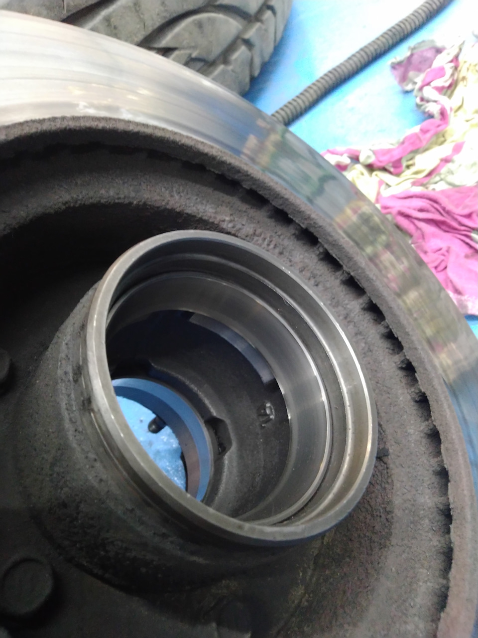 и с внутренней. — Toyota Hilux Surf (2G)