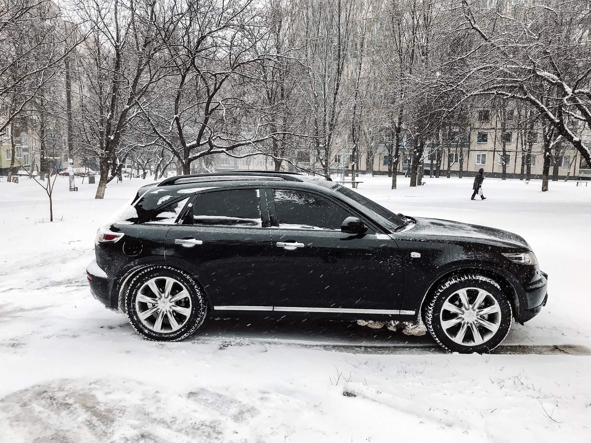 Вонь из под машины … — Infiniti FX (1G), 3,5 л, 2008 года | поломка | DRIVE2