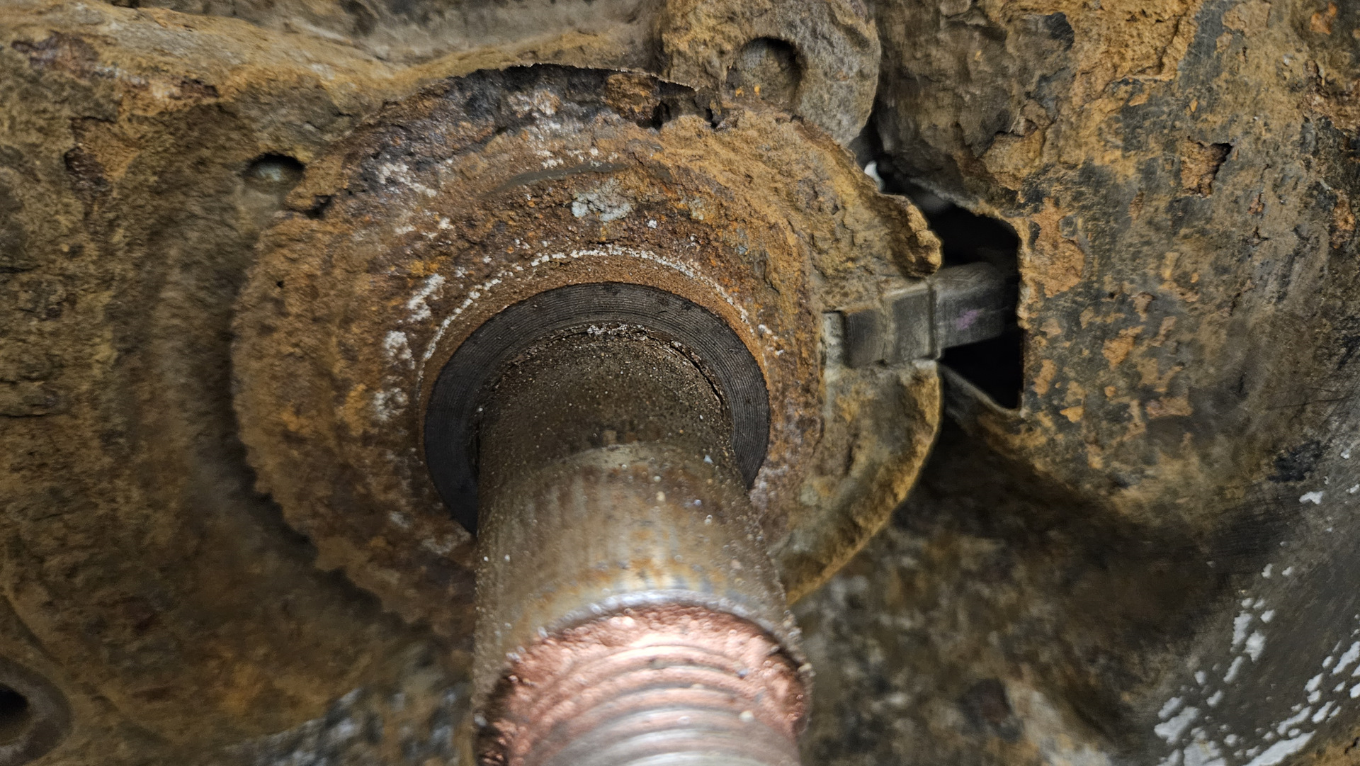 Замена креплений задних датчиков АБС — Renault Espace (4G), 3,5 л, 2007 ...