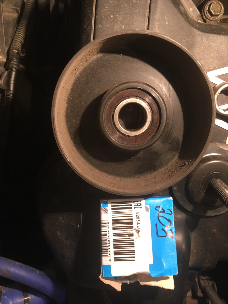 Замена подшипника натяжного ролика — ГАЗ Газель, 3 л, 2006 года ...