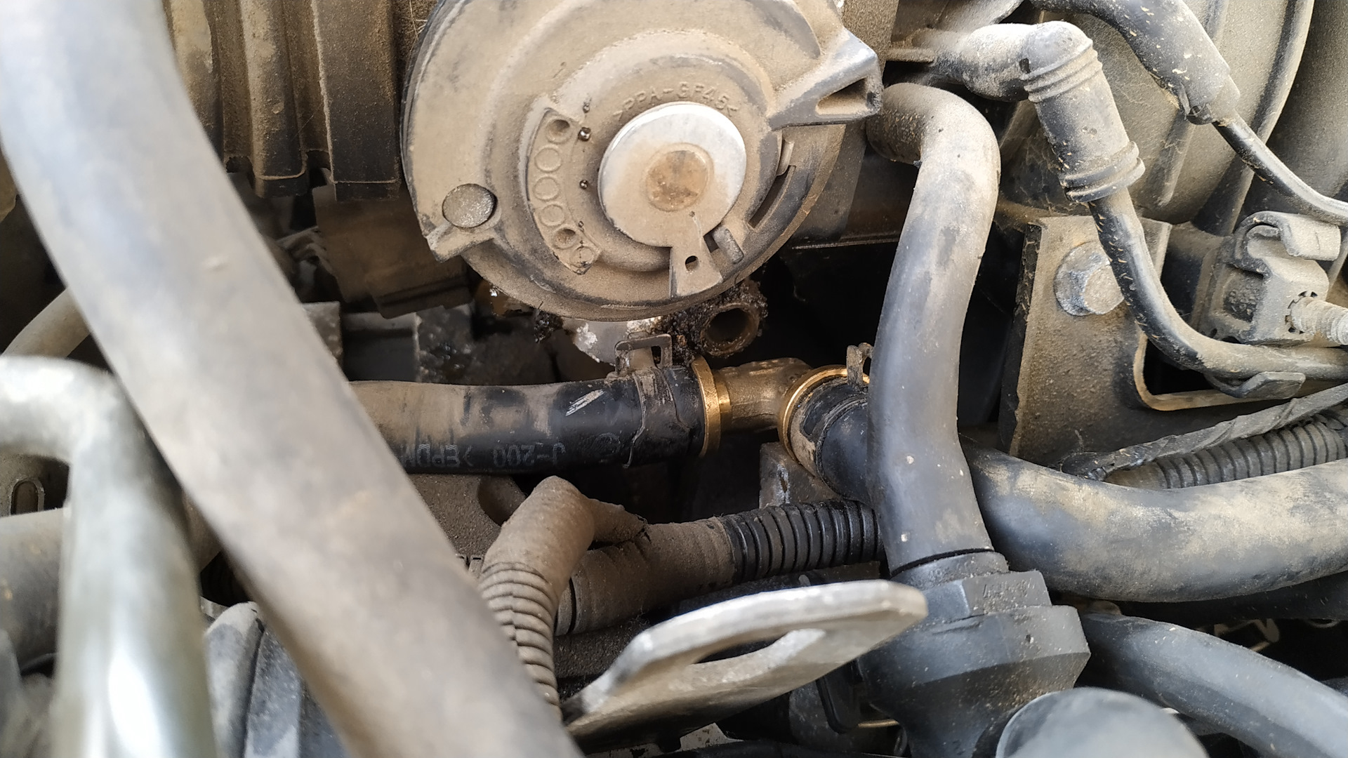 Течь редуктора гбо. Вакуумная трубка гбо 4. Гбо 4 поколения приора подогрев. Переборка редуктора томасетто. Течь редуктора гбо.