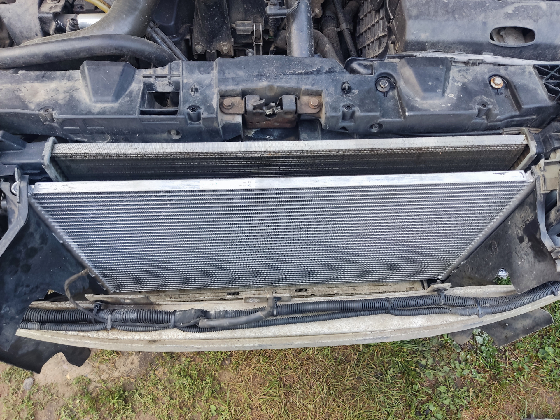 Радиатор кондиционера и трубка кондиционера. — Renault Megane III, 1,5 ...