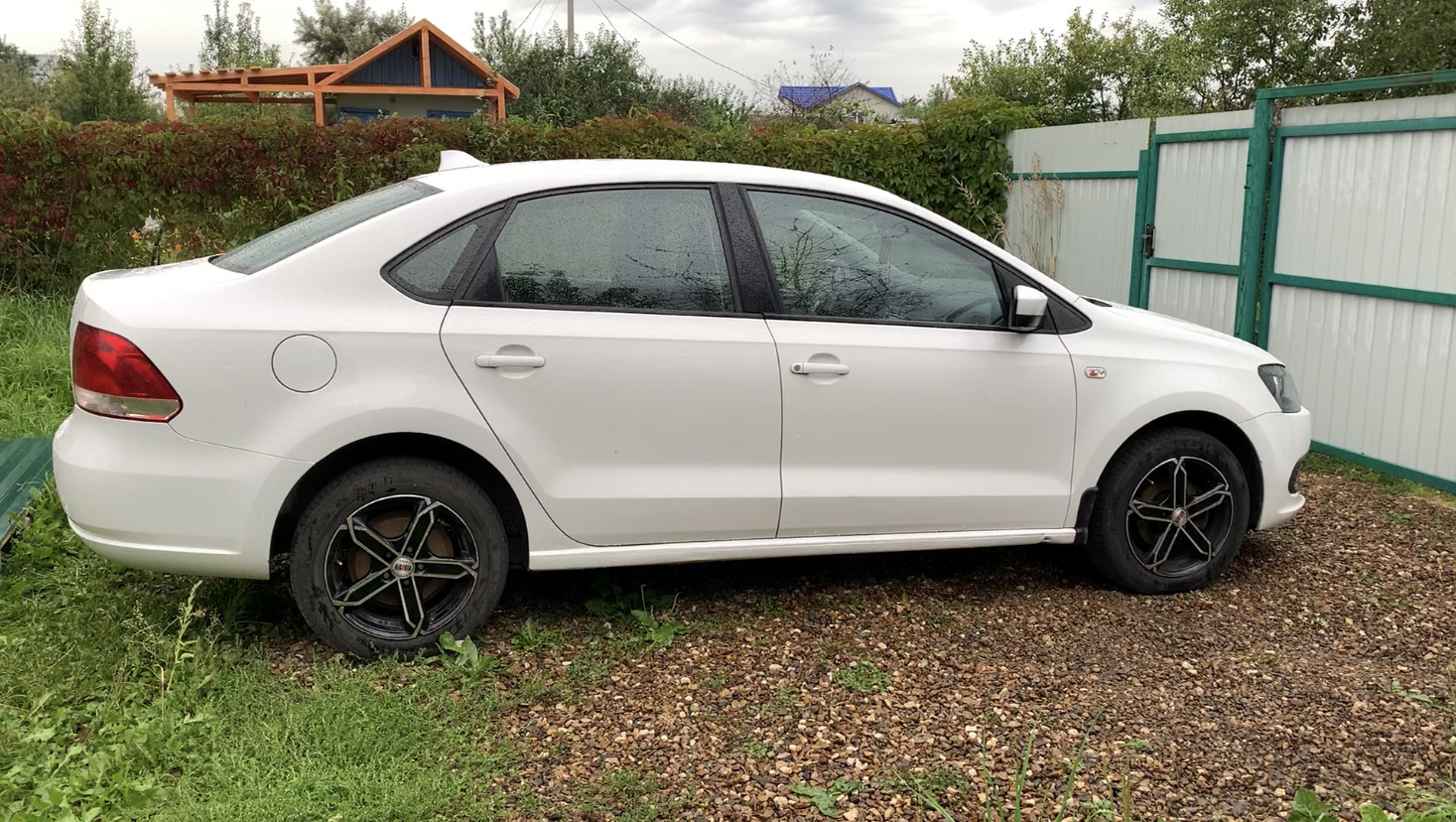 Акулий плавник на Polo Sedan — Volkswagen Polo Sedan, 1,6 л, 2011 года |  тюнинг | DRIVE2