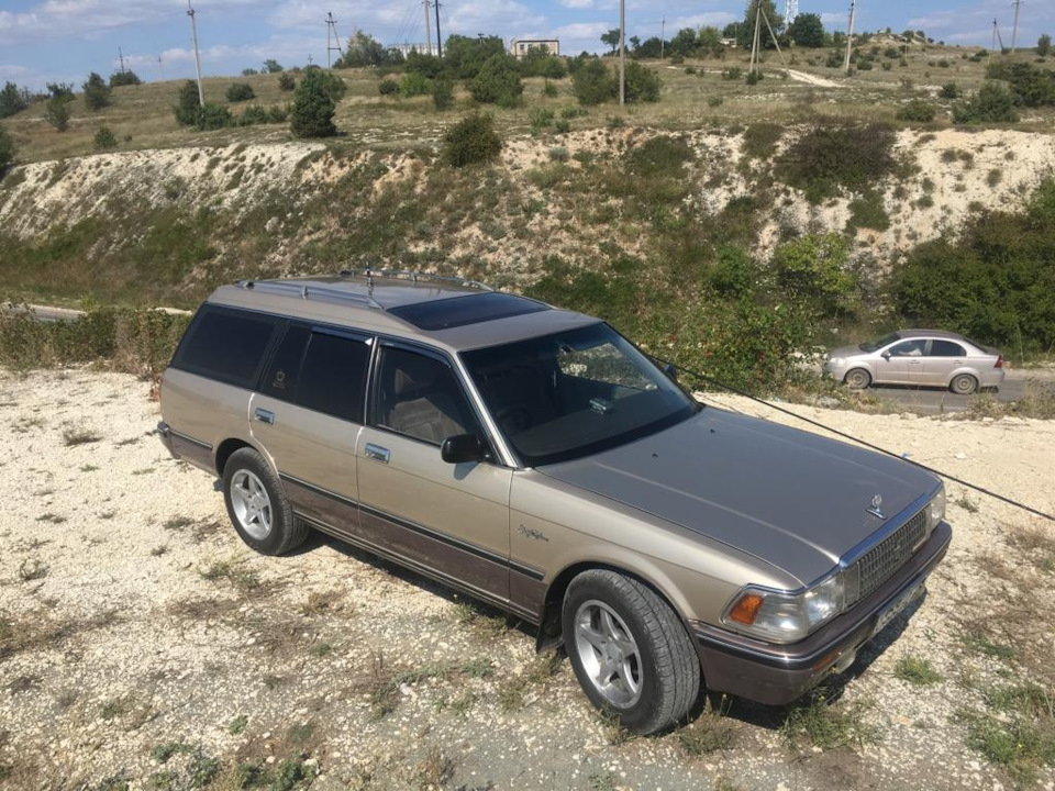 toyota crown s130 wagon