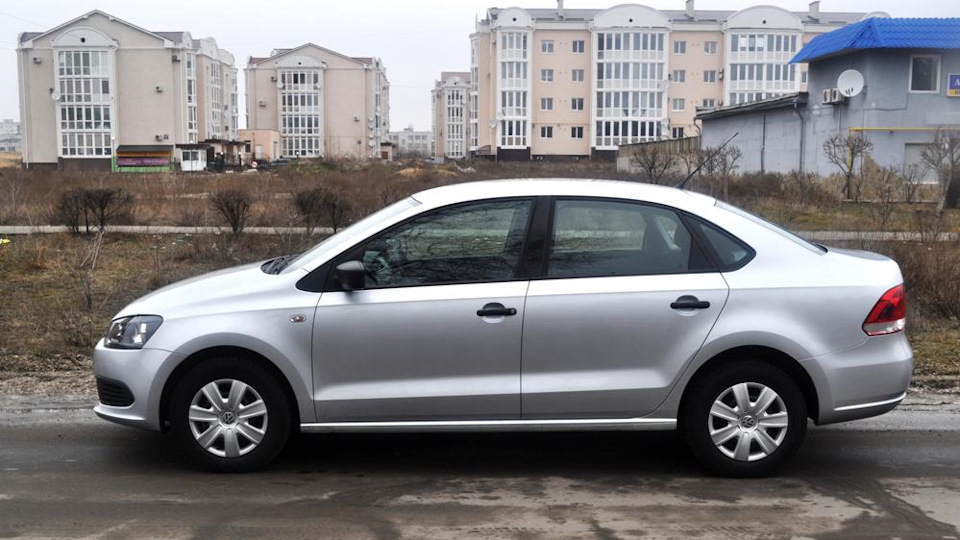 Volkswagen Polo белый металлик