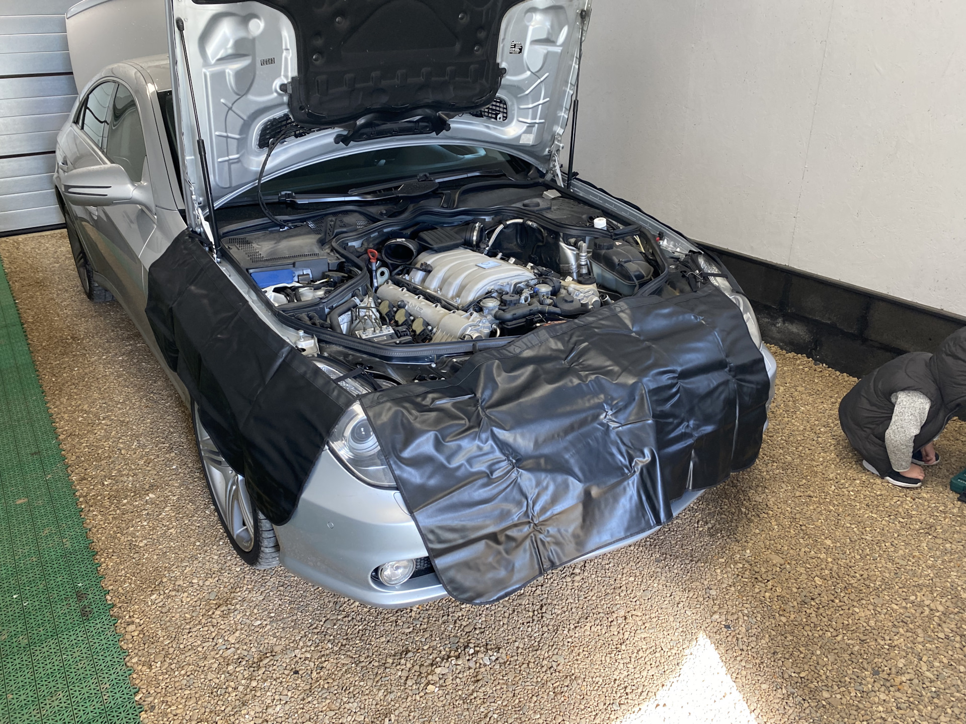 Замена впускного коллектора — Mercedes-Benz CLS 63 AMG (C219), 6,2 л ...