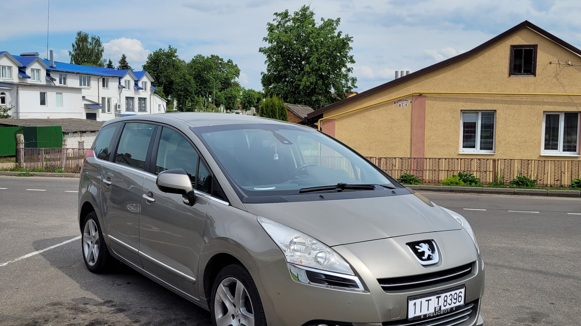Диски пежо 5008 r18. Пежо 5008 1. 1 peugeot 5008. Пежо 5008 1 6 дизель отзывы владельцев. 5008 1.