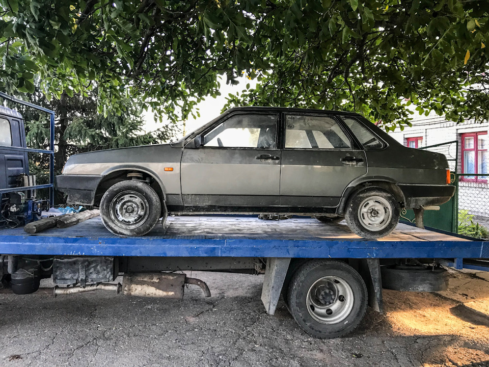 Нашли старый авто в гараже. Смотреть фото Нашли старый авто в гараже. Смотреть картинку Нашли старый авто в гараже. Картинка про Нашли старый авто в гараже. Фото Нашли старый авто в гараже