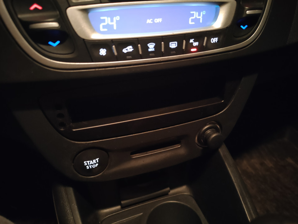 Полочка вместо магнитолы — Renault Megane III, 1,6 л, 2011 года ...