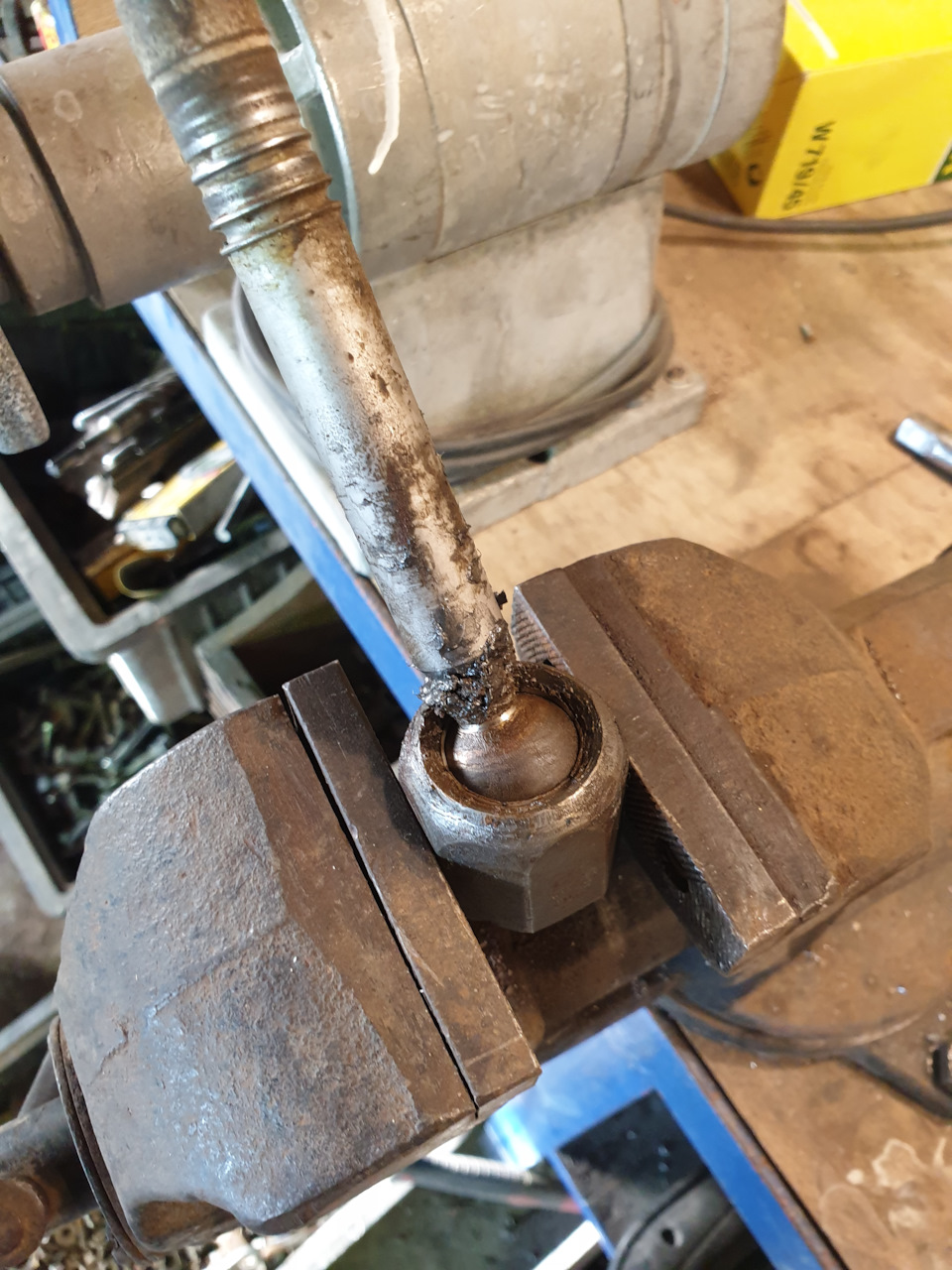 Стуки при повороте руля на месте а4 б8 — Сообщество «DRIVE2 Audi Club ...