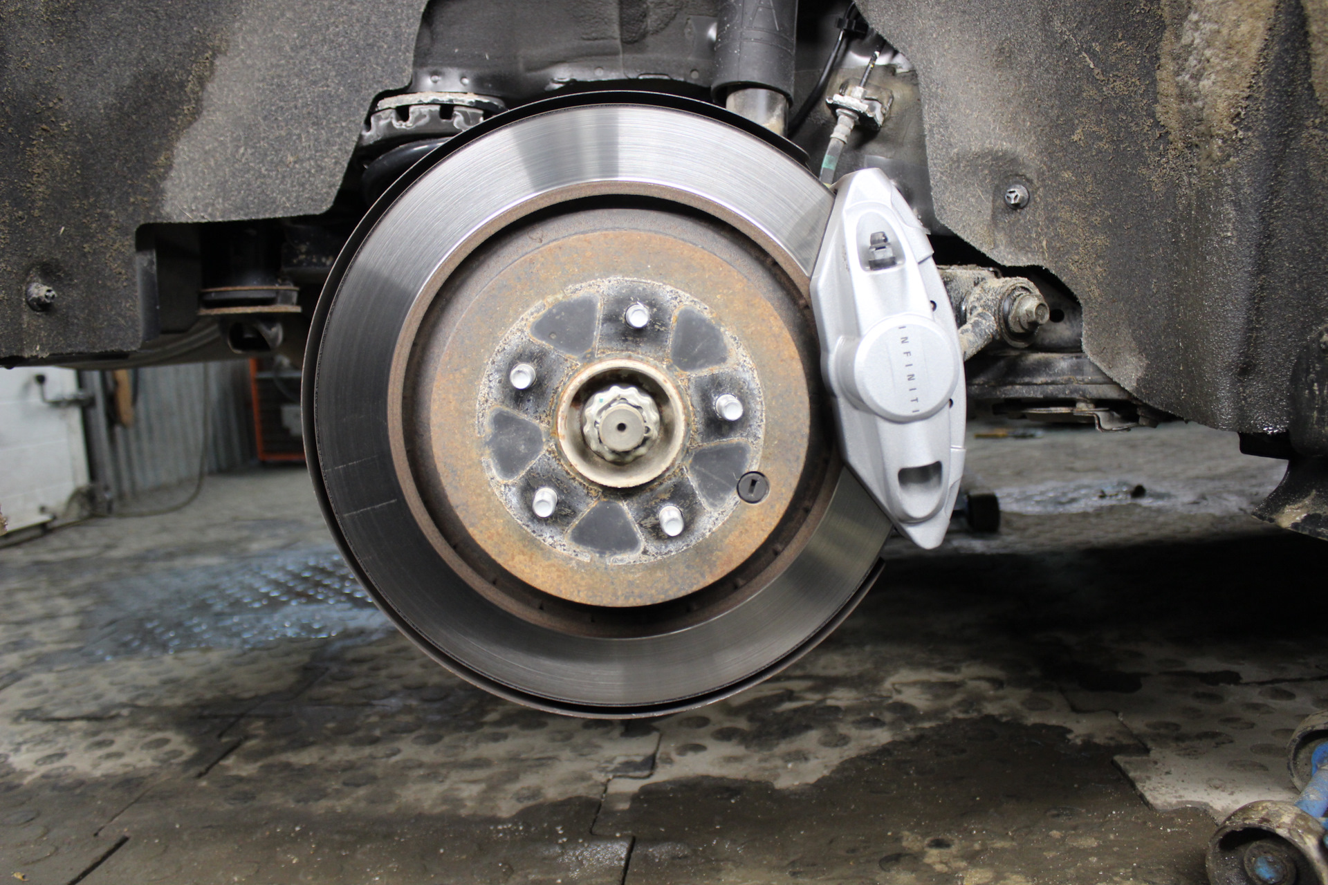 Сбалансированное торможение Infiniti QX70 с JBT. — JBT Brake System на