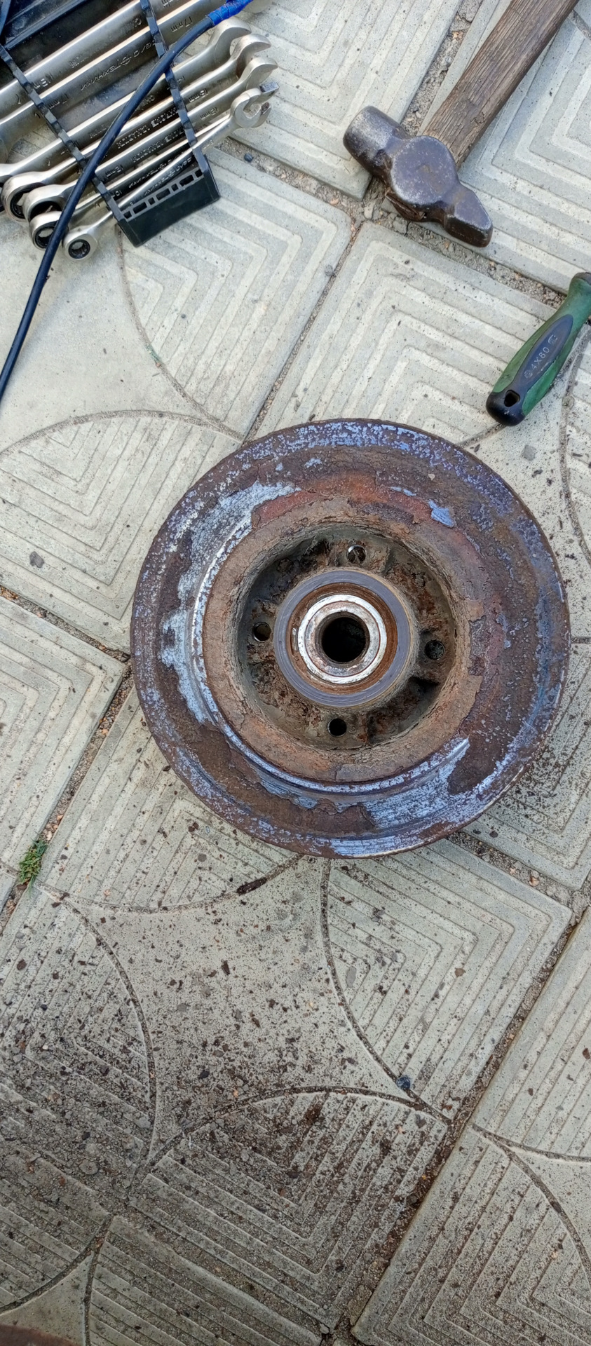 Неравномерный износ (новых)тормозных дисков, колодок. Вибрация при ...