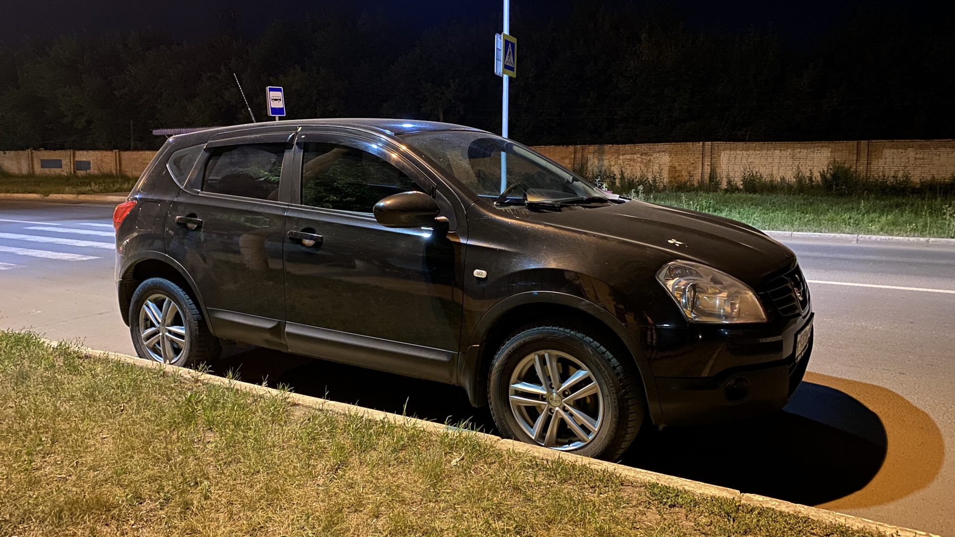 Nissan Qashqai (1G) 2.0 бензиновый 2008 | 2.0 CVT Черныш на DRIVE2